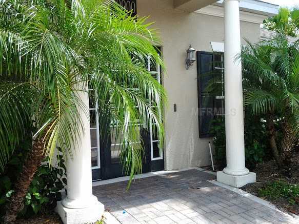 Building Photo - Beautiful Furnished 2/2.5  Pool View Condo x Rent Close to Universities.