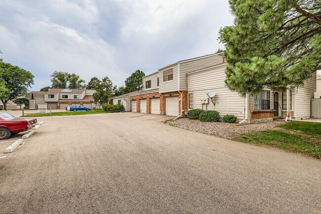 Building Photo - Stunning 3/2.5 home in Arvada!