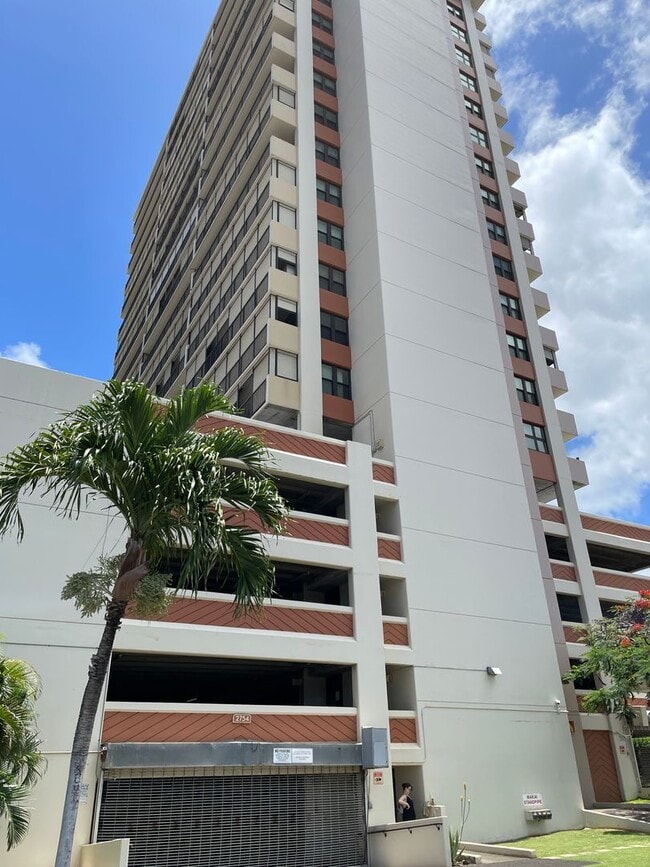 Primary Photo - Rainbow Place - Moiliili - 1 Bdrm/1 Bath/1...