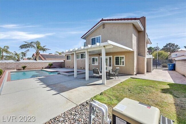 Building Photo - 4 Bed w/ Solar Panels & Pool