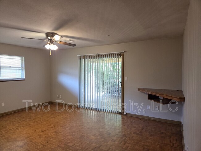 Building Photo - 3225 N Ridgewood Dr