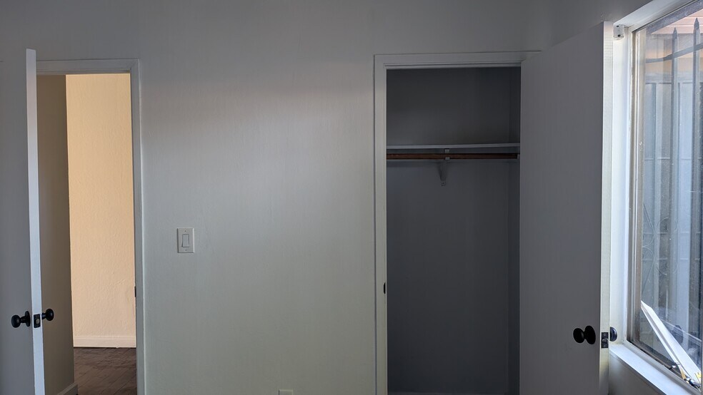 Building Photo - 2601 Hampton Ln