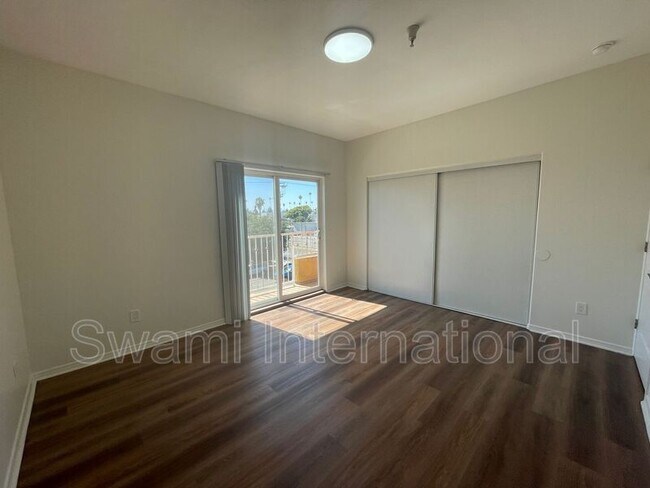 Building Photo - 5010 S Figueroa St