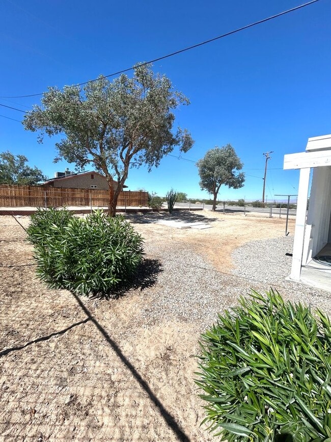 Building Photo - NEWLY RENOVATED 2 BEDROOM 1 BATHROOM HOME