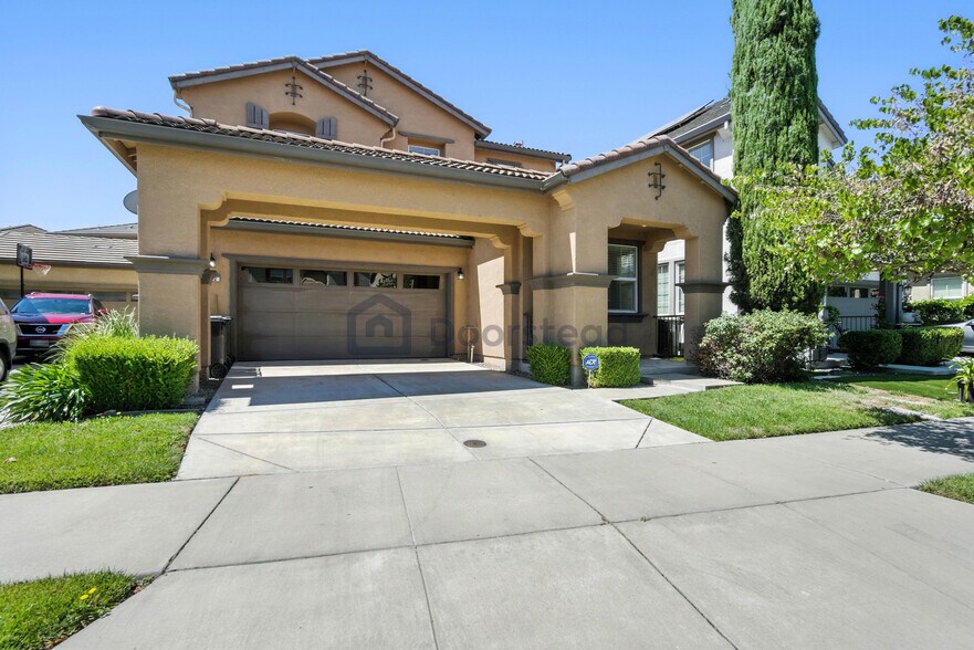 Primary Photo - 252 Crescent Moon Dr