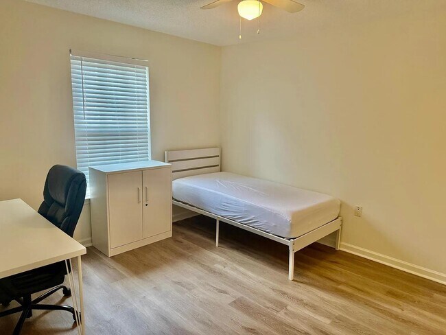 Building Photo - 3000 S Adams St