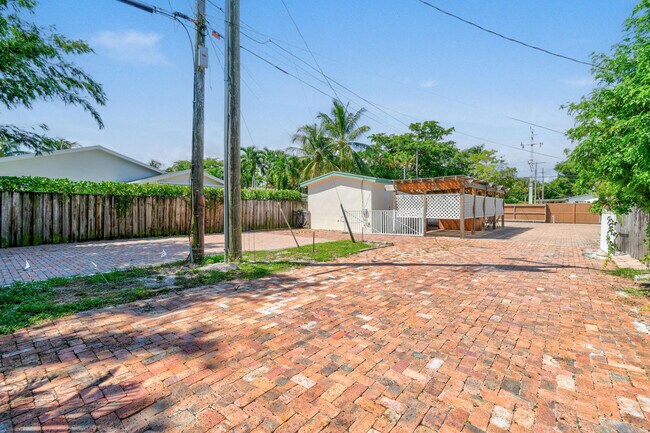 Building Photo - 3450 S Olive Ave