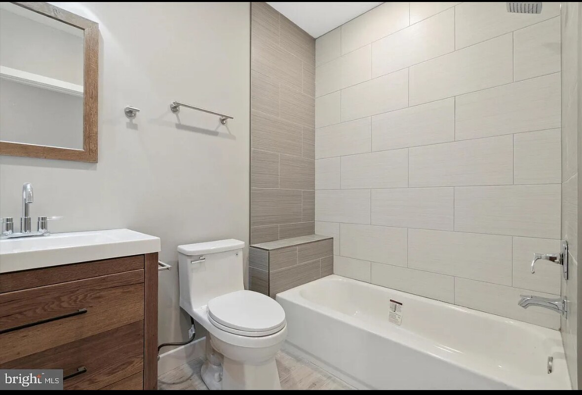 Bathroom 3 - 2424 Nicholas St