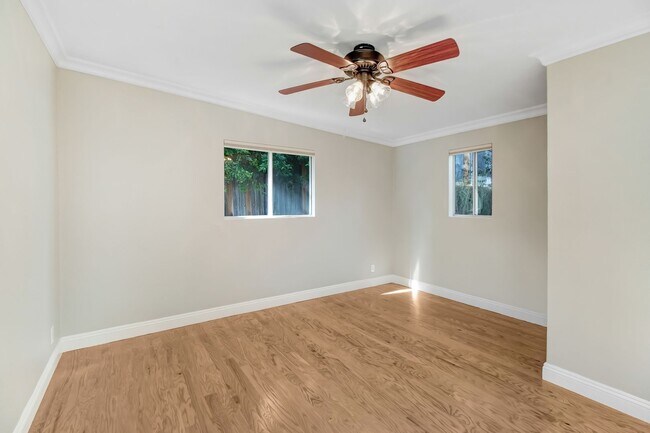 Building Photo - Beautiful Pet Friendly Home in Pasadena
