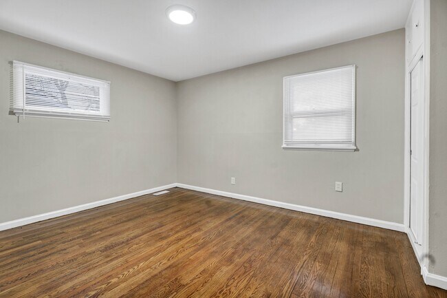 Building Photo - 9725 Medford Dr