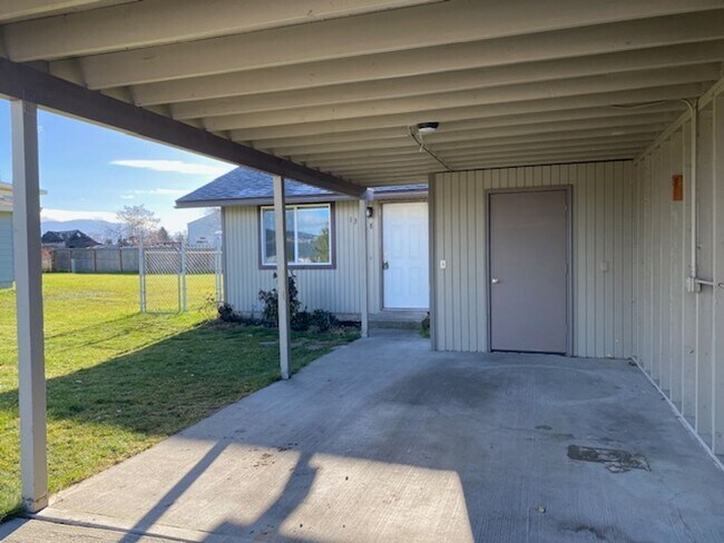 Building Photo - 1343