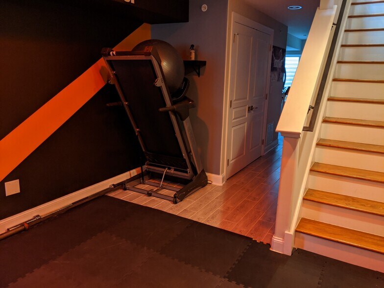 Building Photo - 624 Dudley St