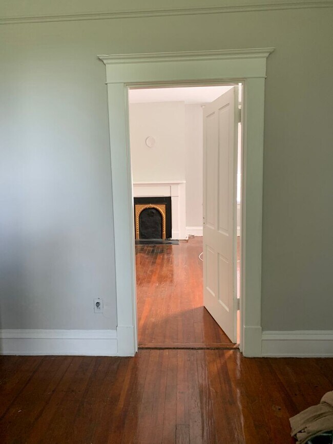 Building Photo - 2210 Parkwood Ave