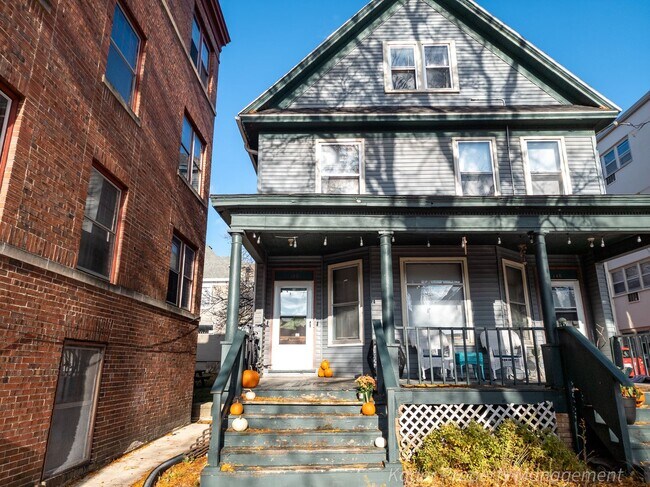 Primary Photo - 146 W Gorham St