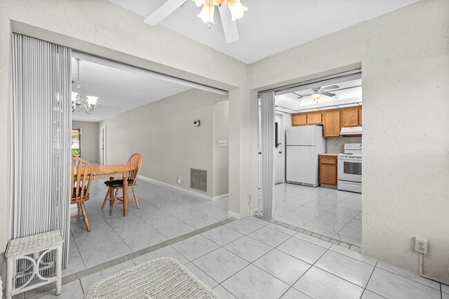 Building Photo - 4640 Rosewood Tree Ct