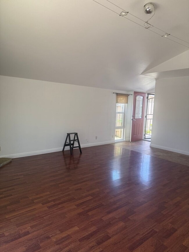 Building Photo - MOVE-IN SPECIAL FOR JULY - 3 Br 2 ba with ...