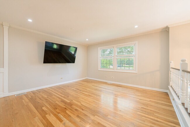 Building Photo - 21W458 Buckingham Rd