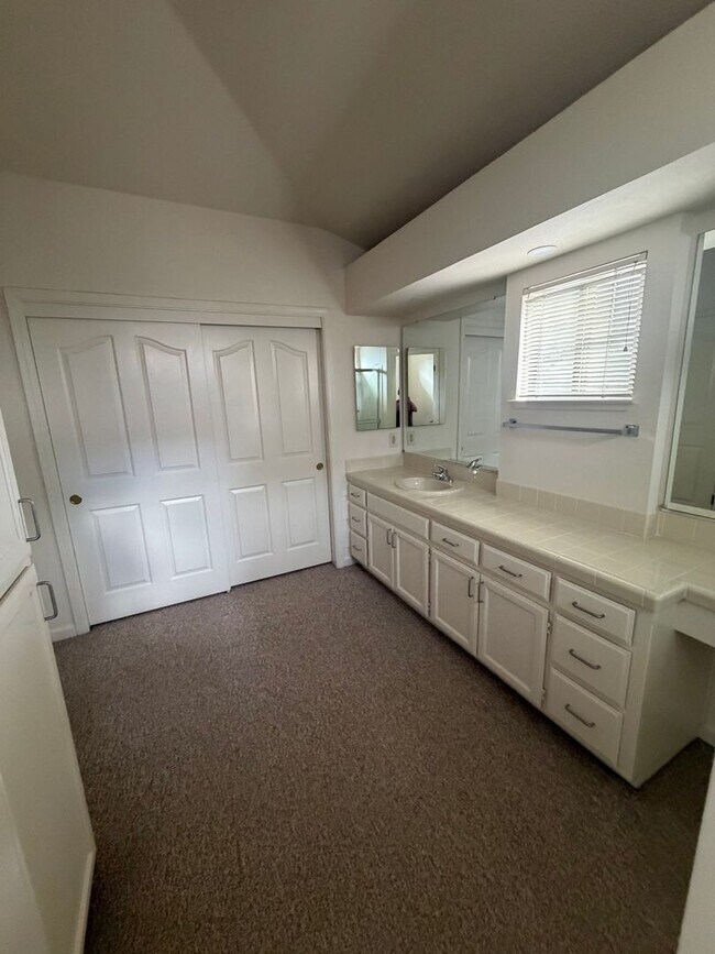 Building Photo - Beautifully Updated 2-bedroom 2 bath home blocks from Downtown Martinez!