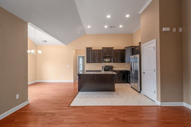 Building Photo - Beautiful Condo Minutes from Ballantyne wi...