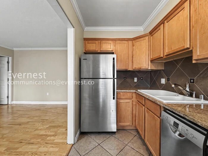 Building Photo - 276 S Sherman St