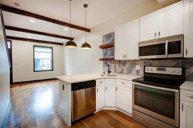 Building Photo - 3007 W Fletcher St