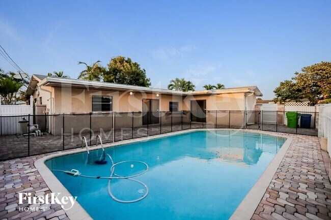 Building Photo - 11310 NW 38th Pl