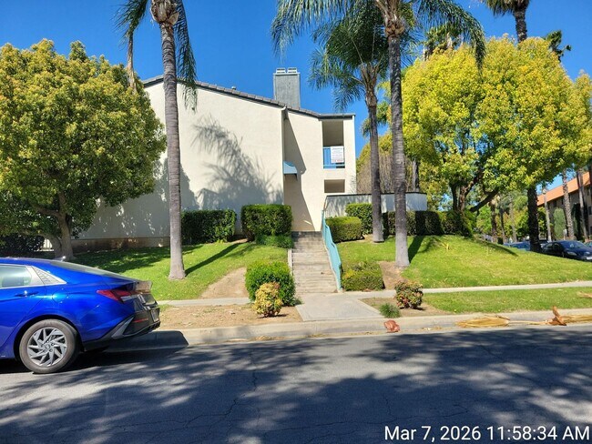 Building Photo - Canyon Crest 3bd/2.5ba Townhouse