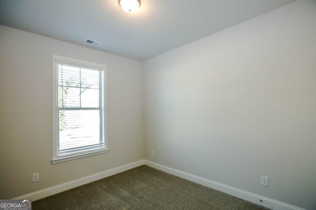 Building Photo - 452 Hellen Vly Dr