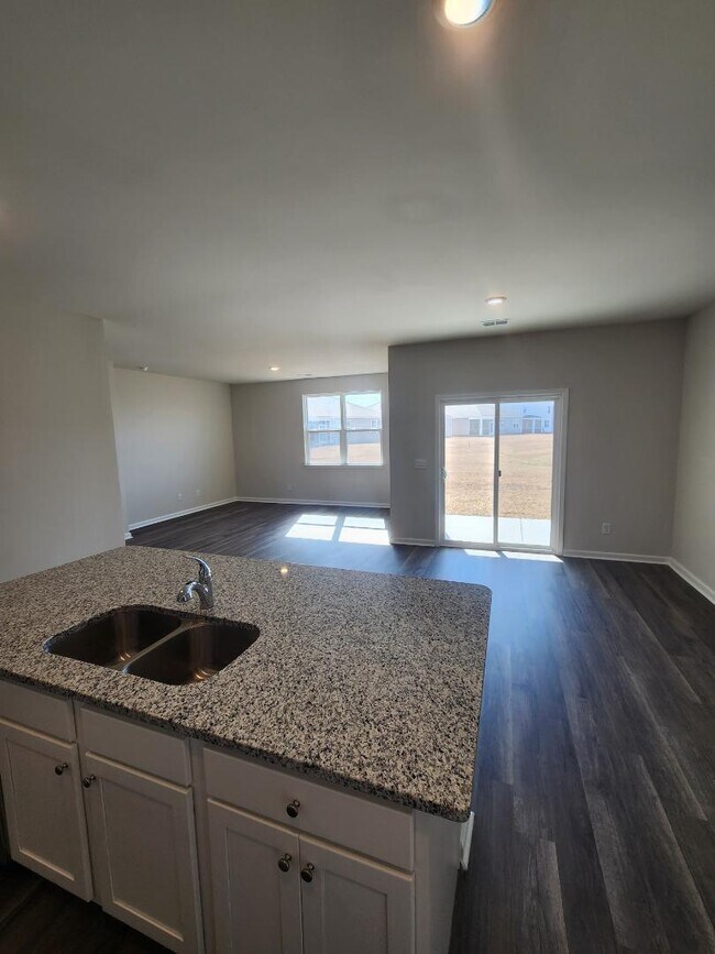 Building Photo - 227 Londonshire Dr