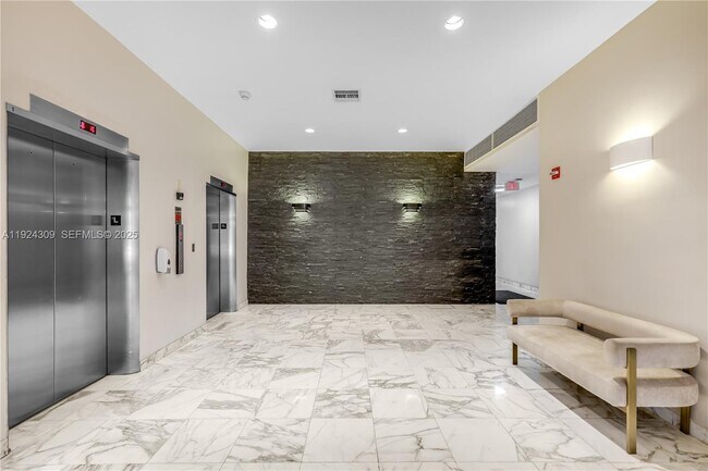 Building Photo - 9225 Collins Ave