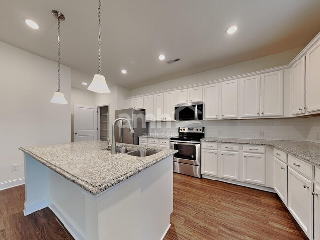 Building Photo - 4934 Trayton Ave