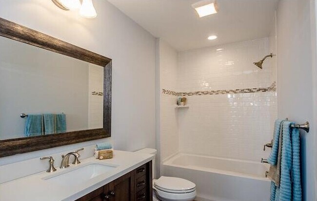 Building Photo - 777 N Main St