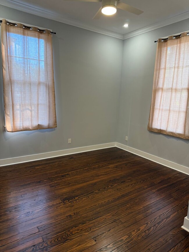 Building Photo - MOVE IN READY