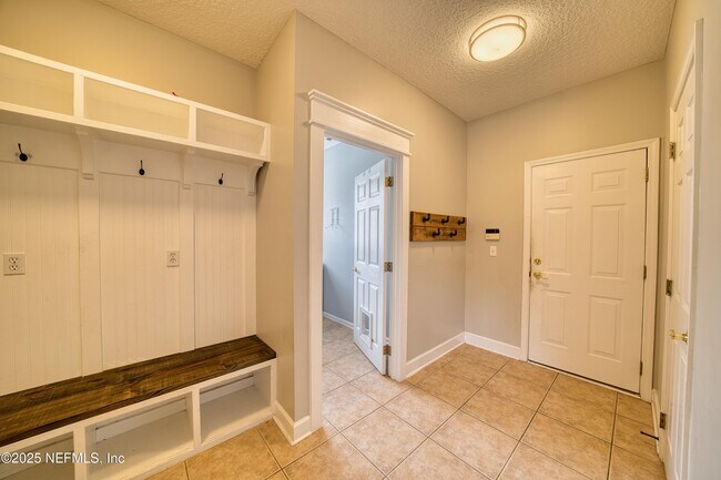 Building Photo - 1440 S Burgandy Trail