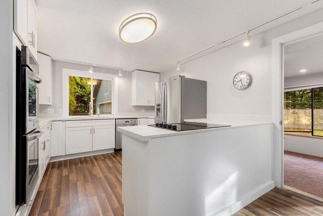 Building Photo - Wonderful 3BD Finn Hill Home in Kirkland with Garage!