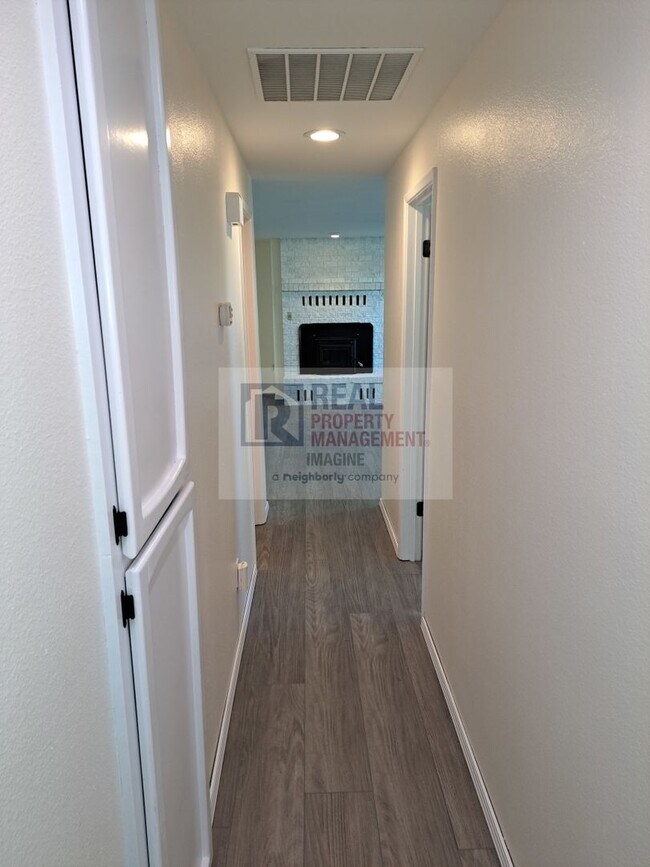 Building Photo - Newly Updated 3 Beds, 2 Bath Home on Quiet Street