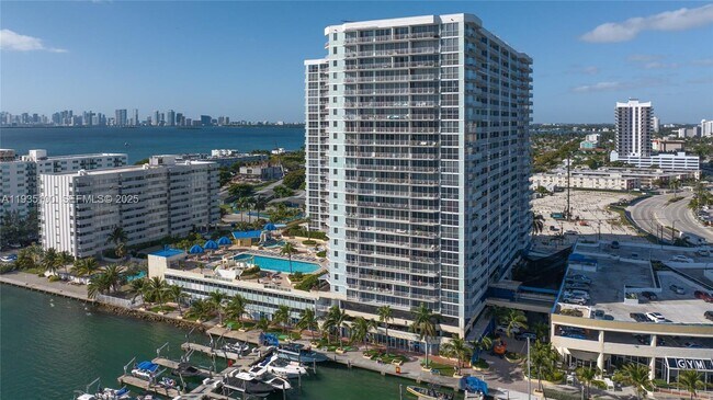 Building Photo - 7601 E Treasure Dr