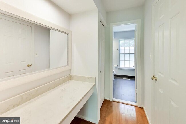 Building Photo - 991 Farm Haven Dr