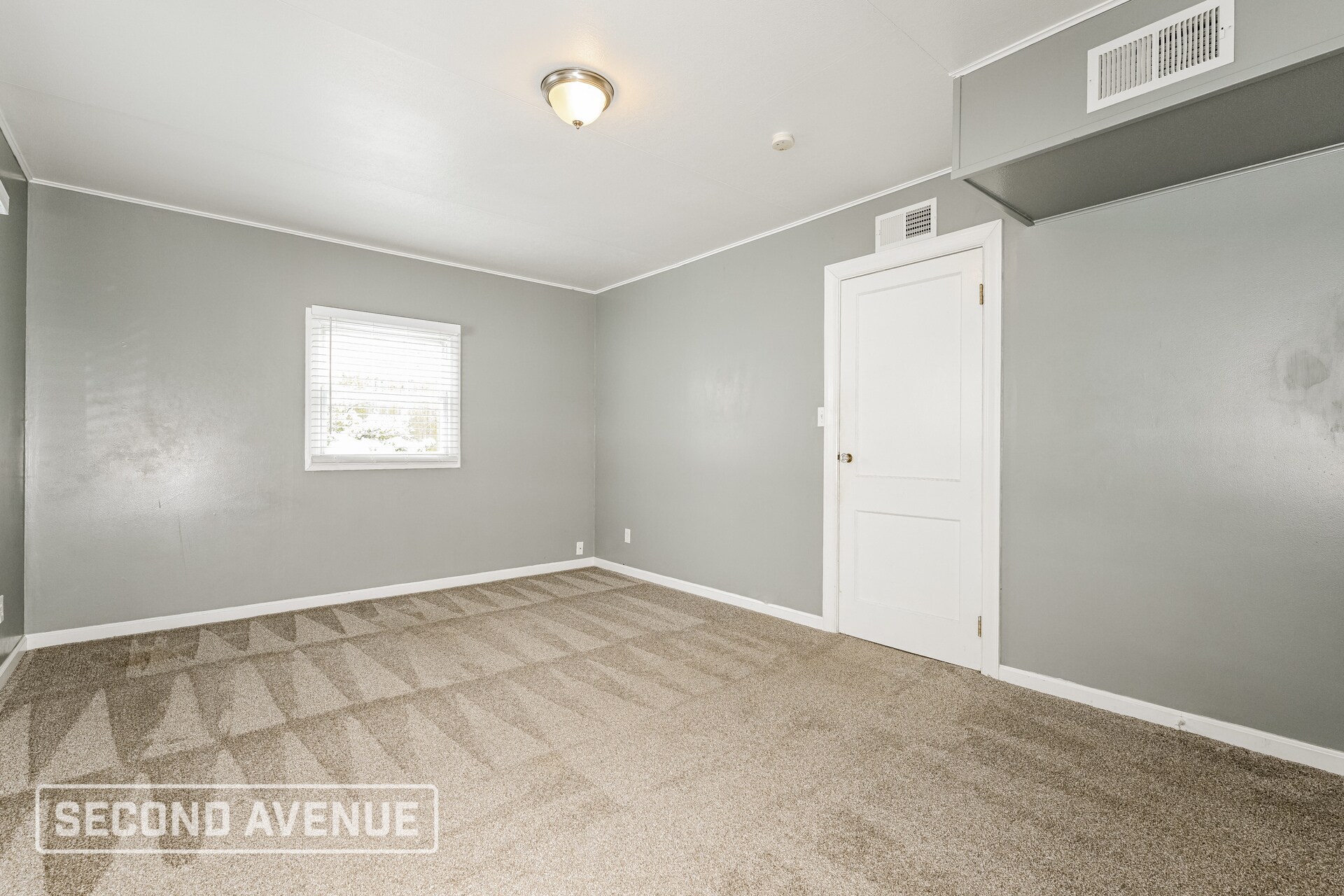 Building Photo - 1926 Sloan Ave