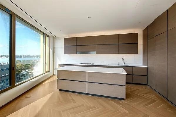 Building Photo - 551 W 21st St