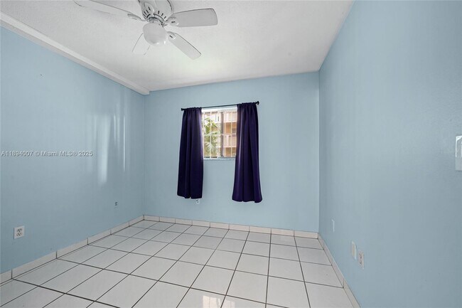 Building Photo - 5490 W 21st Ct