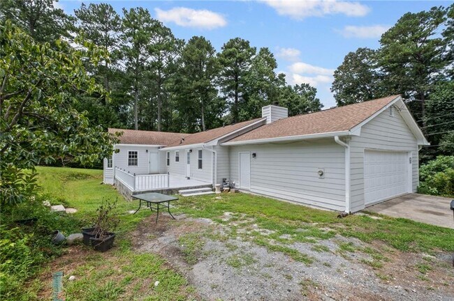 Building Photo - 3535 Stonewall Dr NW
