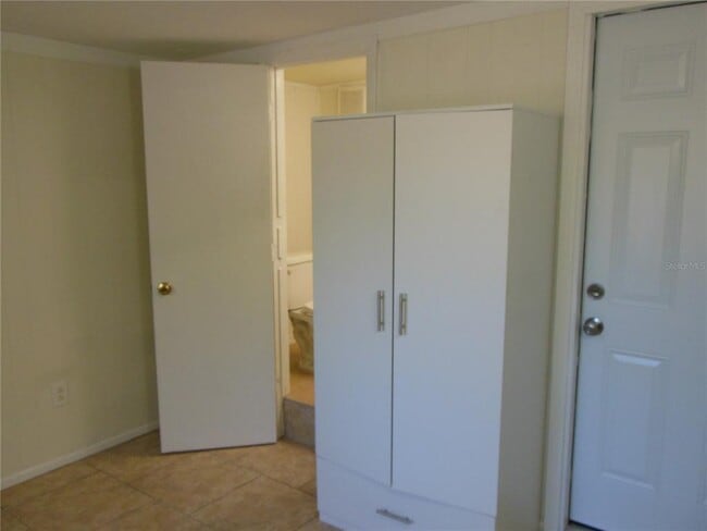 Building Photo - 2204 20th Ave W