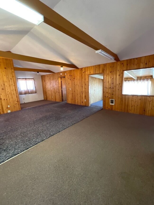 Building Photo - Country Living - 1 Bedroom / 1 Bath Home in Redmond