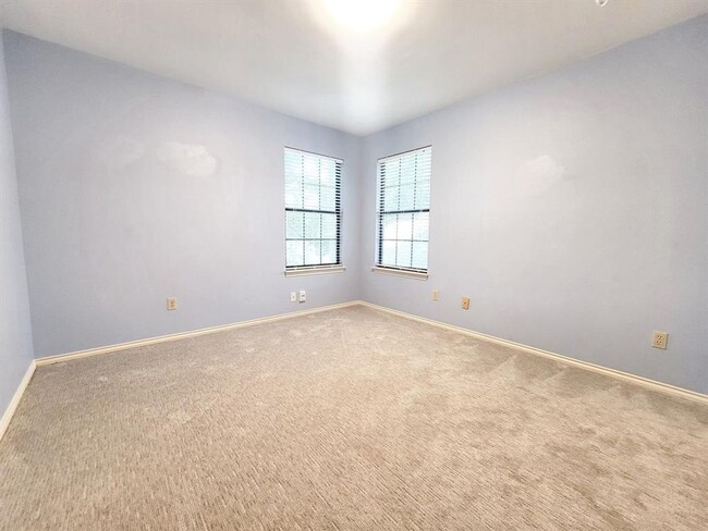 Building Photo - Beautiful and Spacious 4 BR / 3 BA Home fo...