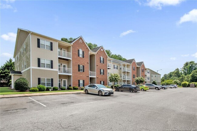 Building Photo - 625 Marshtree Ln
