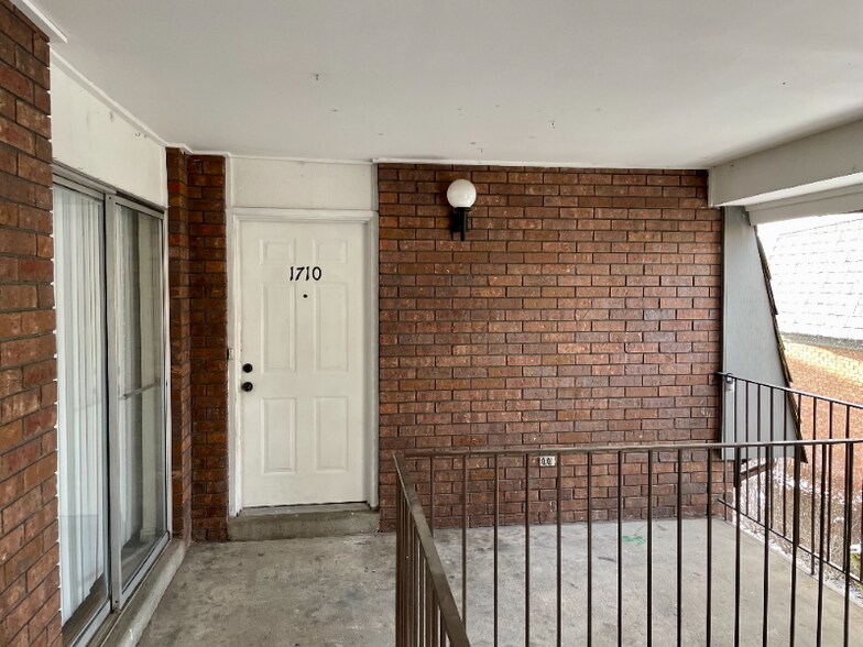 Building Photo - 1710 Hickory Ln