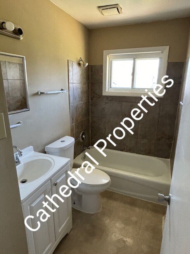 Building Photo - Charming Single Family House