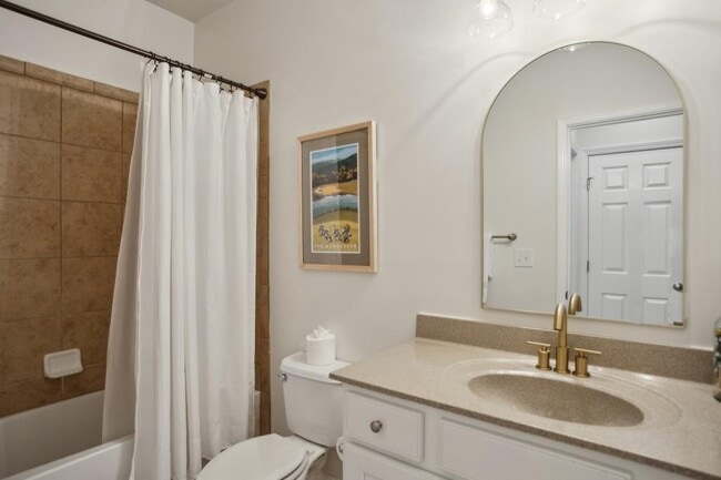 Building Photo - 346 Ardmore Ct NW