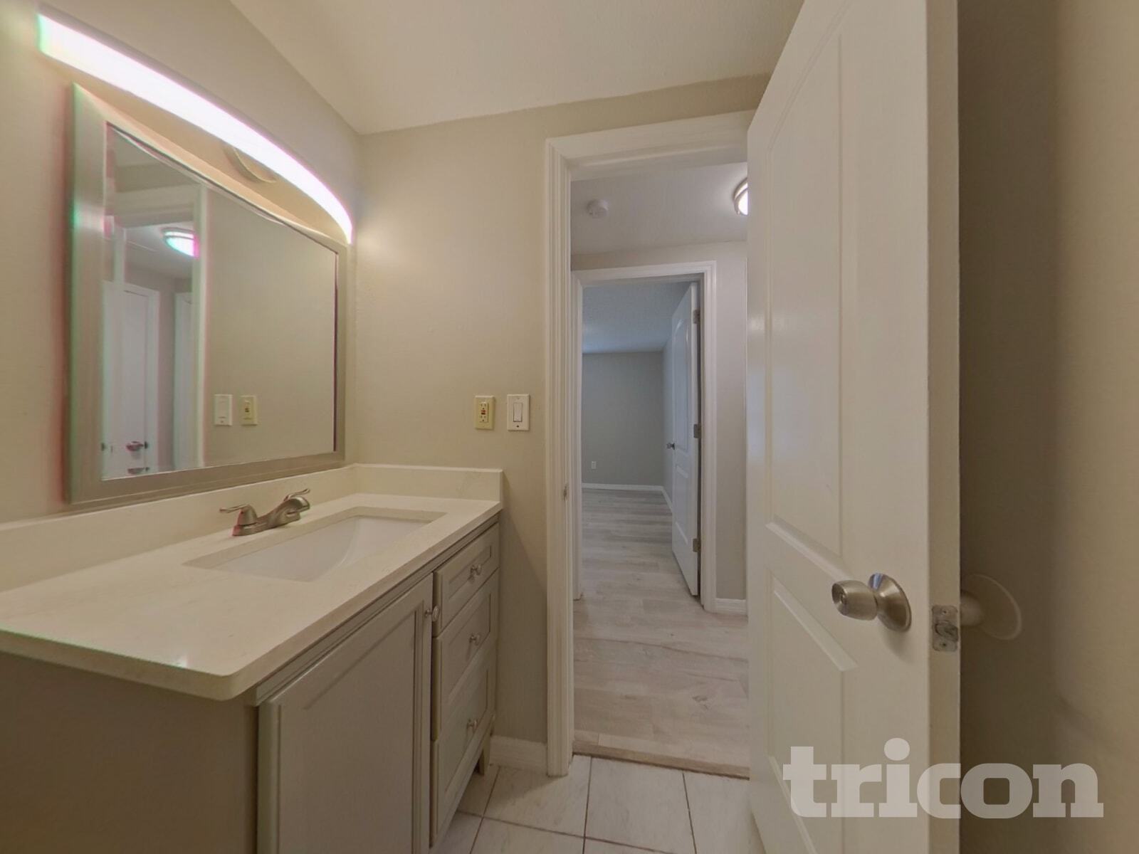 Building Photo - 1124 Jadewood Ave